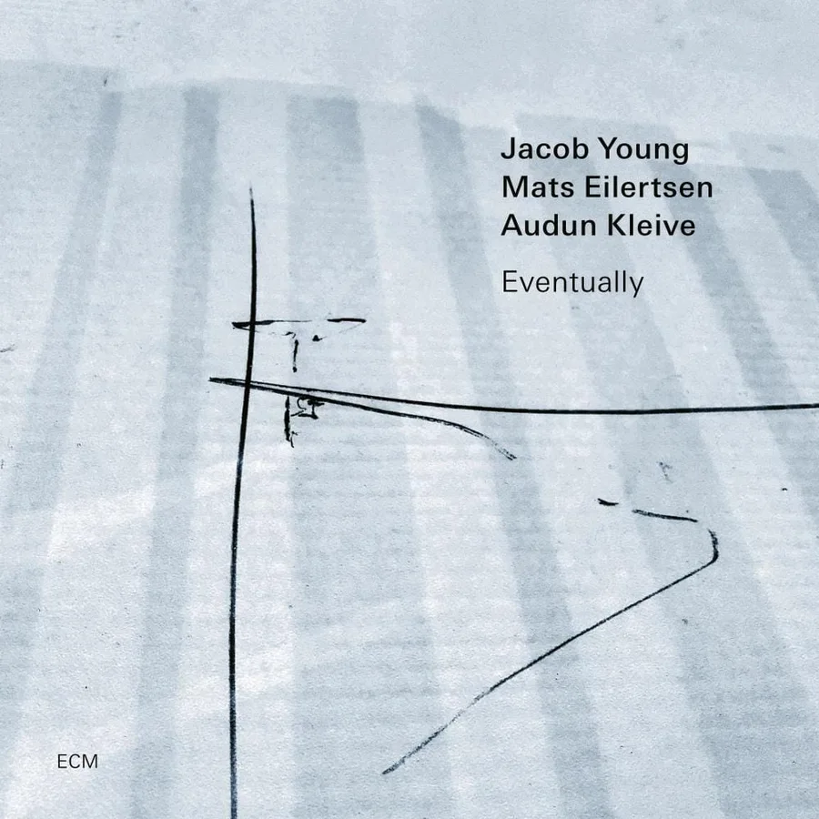 Jacob Young, Mats Eilertsen, Audun Kleive — Eventually, ECM — partition griffonnée sur fond de portées musicales bleutées